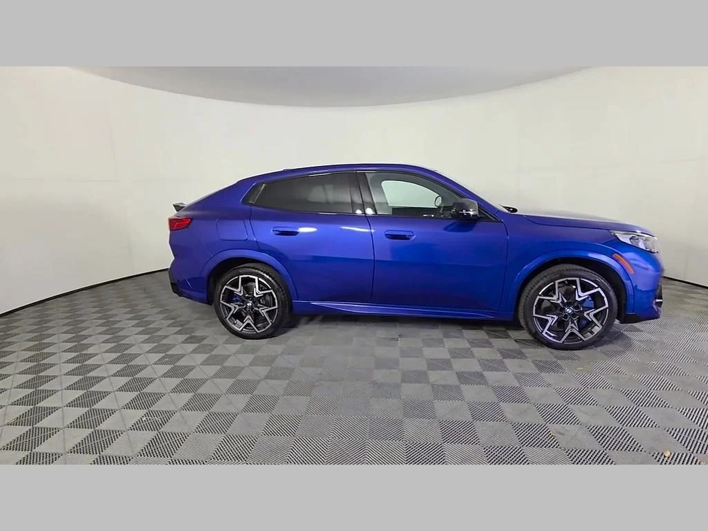 Used 2025 Blue Metallic BMW M35i image 35