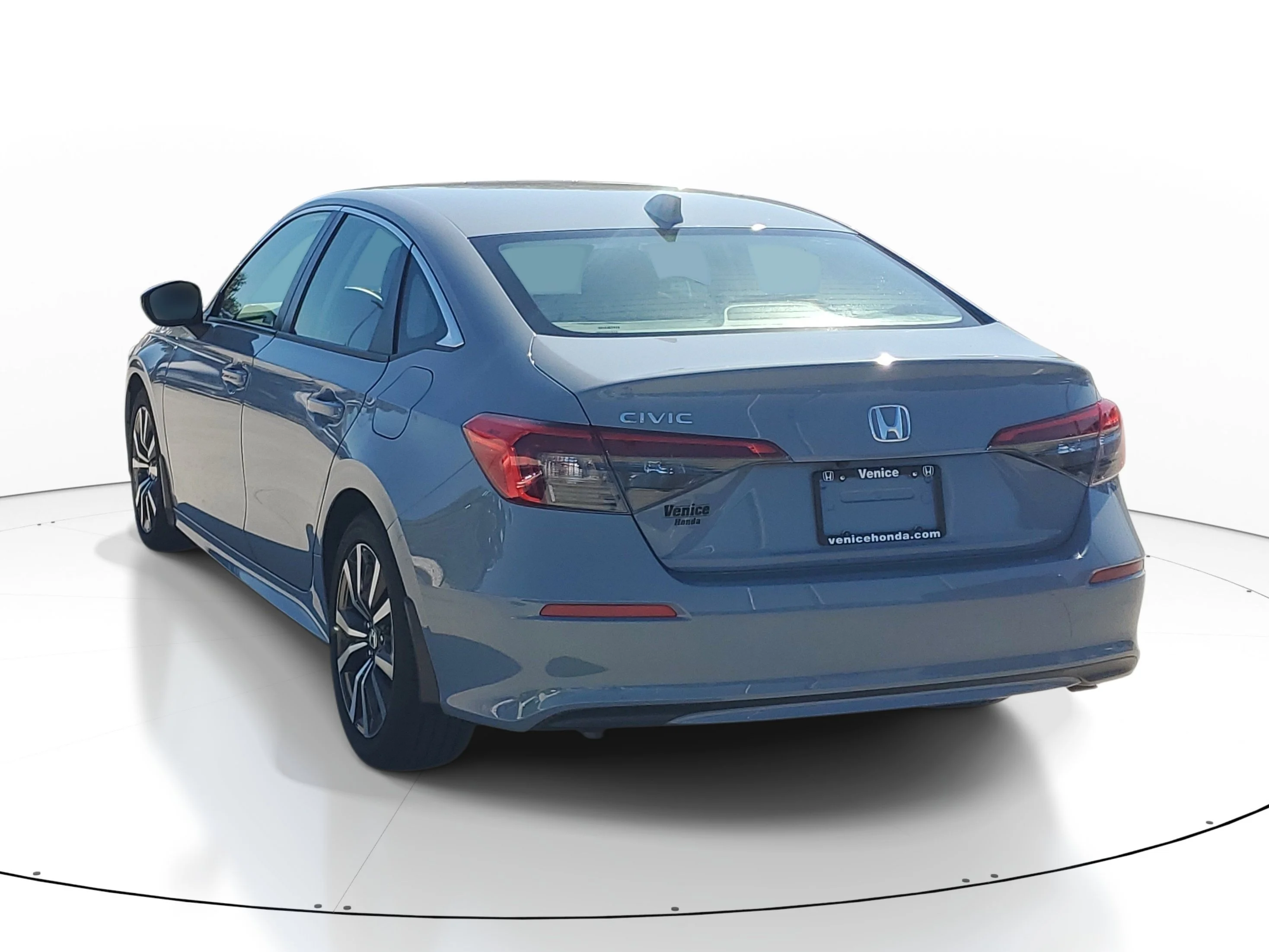 Used 2024 Sonic Gray Pearl Honda EX image 3
