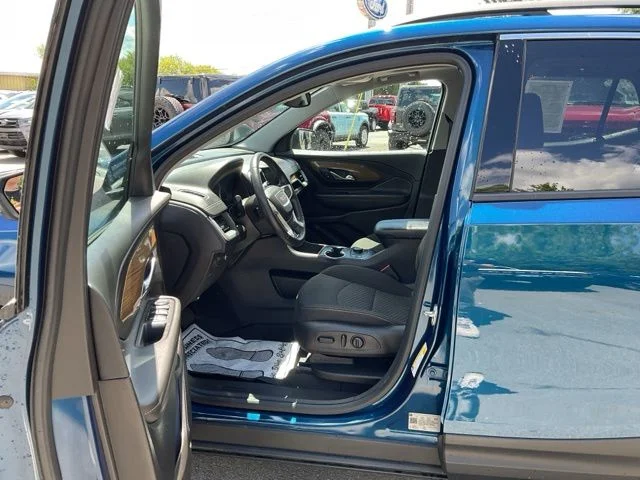 Used 2019 Blue Emerald Metallic GMC  image 27