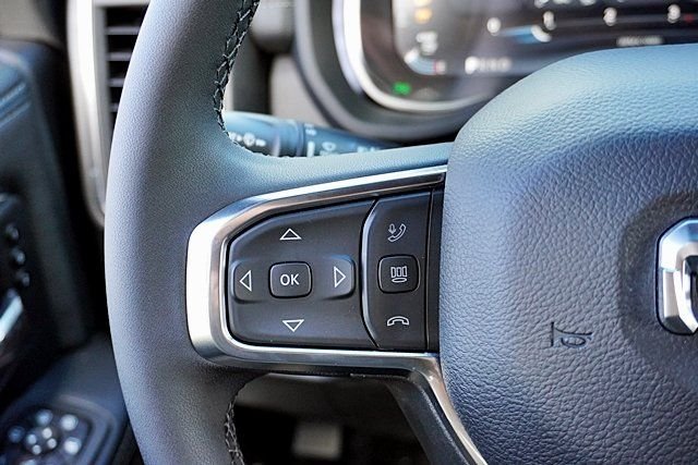 New 2026 Diamond Black Crystal Pearl-Coat Exterior Paint RAM Laramie Night Edition image 35