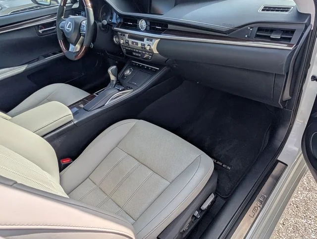 2017 Lexus ES 350 - Photo 14