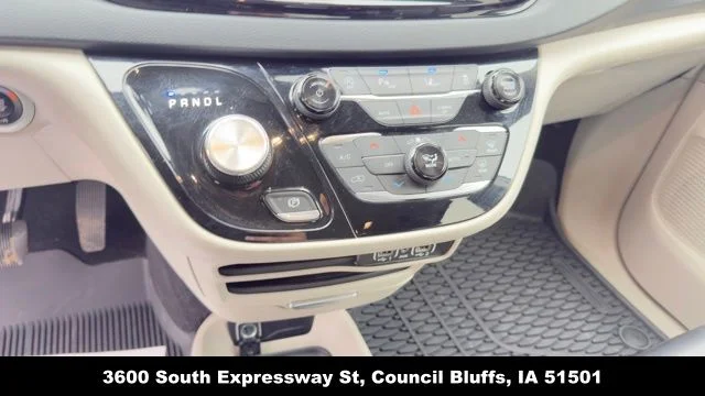 Used 2023 White Chrysler Touring L image 19