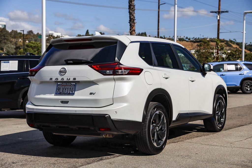 2024 Nissan Rogue SV - Photo 6