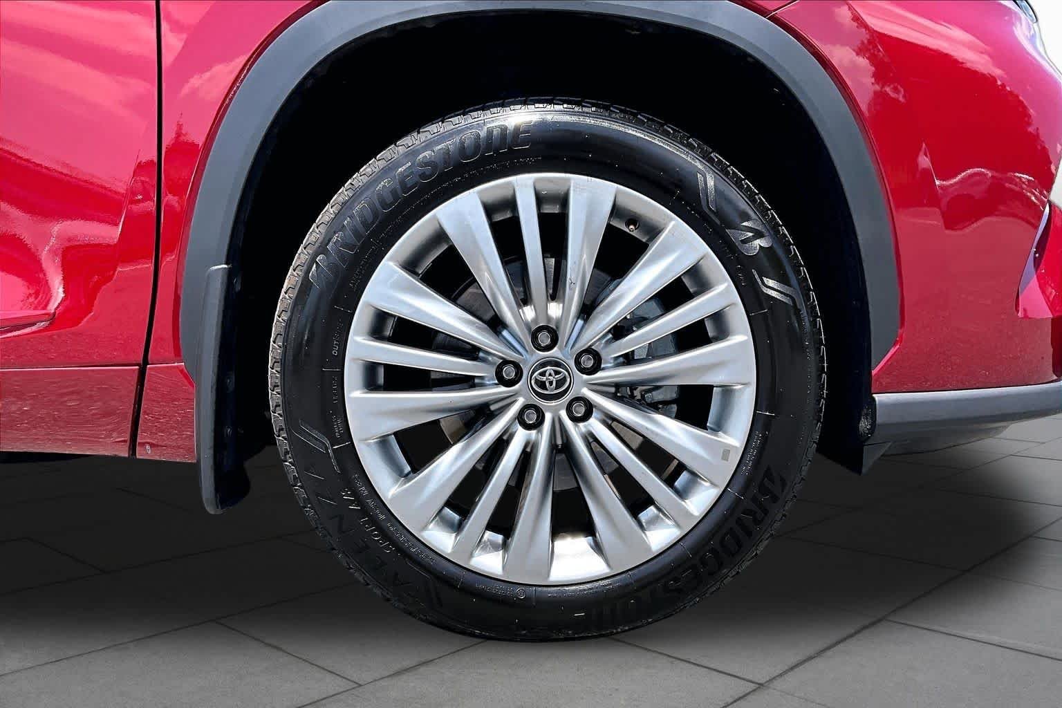 Used 2025 Ruby Flare Pearl Toyota Platinum image 11