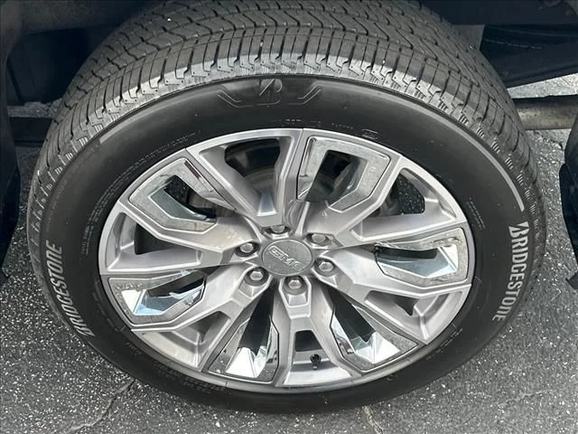 Used 2024 White GMC Denali image 38