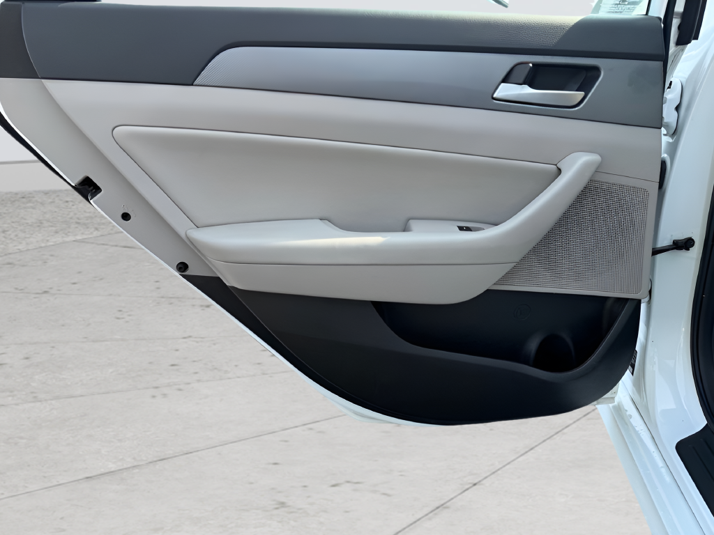 Used 2018 White Hyundai SEL image 18