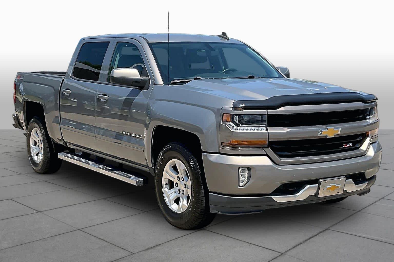 Used 2017 Pepperdust Metallic Chevrolet LT image 3