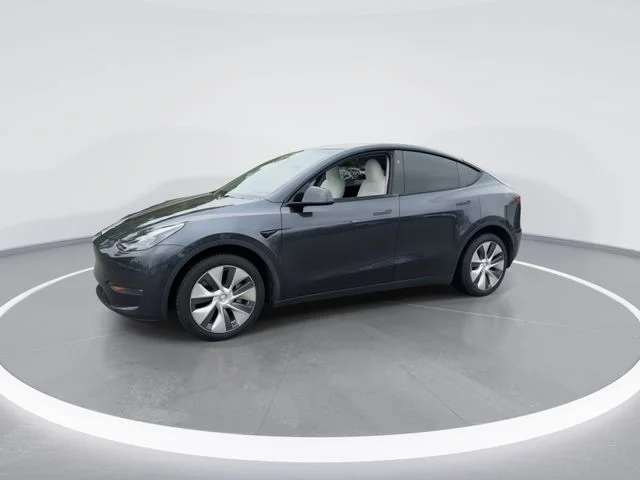 Used 2024  Tesla Long Range image 4