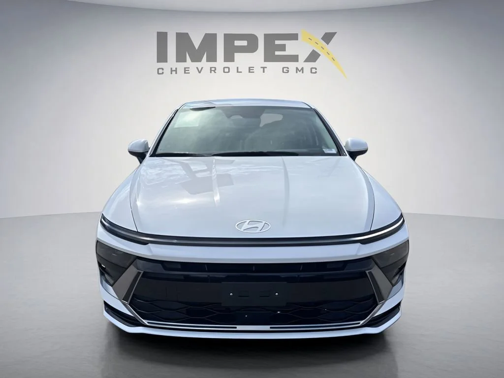 Used 2025 White Hyundai SEL image 8