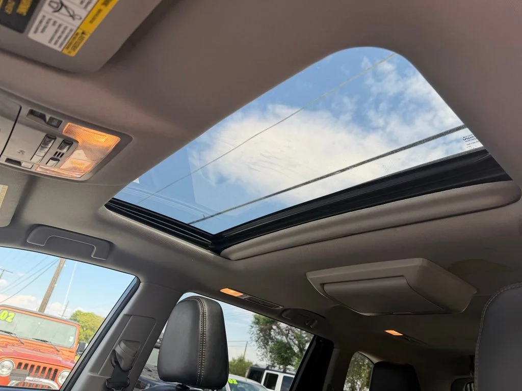 Used 2018 White Toyota XLE image 17