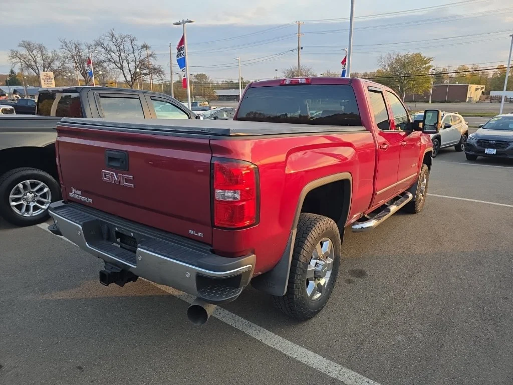 Used 2018 RED QUARTZ TINTCOAT GMC SLE image 8