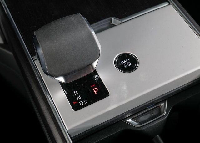2025 Land Rover Range Rover SE - Photo 15
