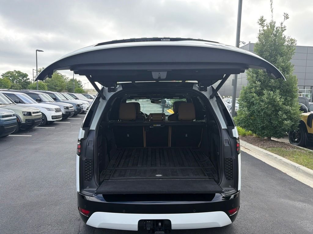Used 2024 White Land Rover Dynamic SE image 13