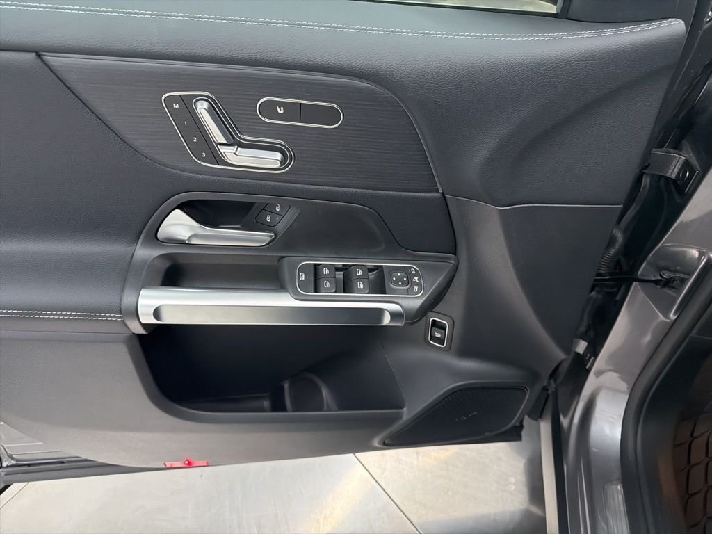 Used 2026  Mercedes-Benz GLB 250 image 17