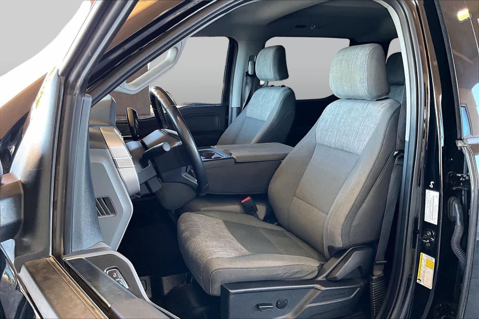 Used 2023 Agate Black Metallic Ford XLT image 15