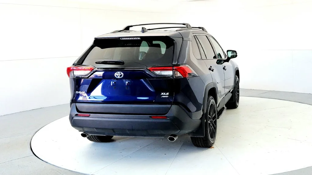 Used 2025 Blue Toyota XLE Premium image 5