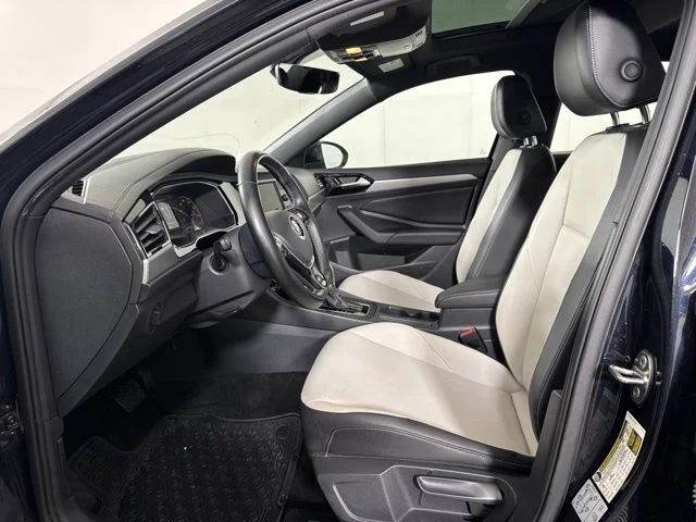 Used 2019 Deep Black Pearl Effect Volkswagen R-Line image 11