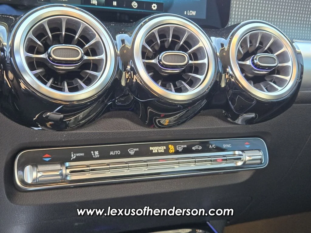 Used 2022 Black Mercedes-Benz GLB 250 image 27