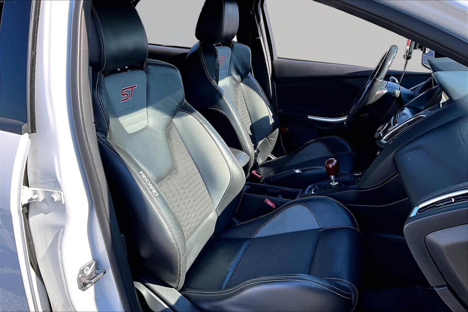 Used 2017 Oxford White Ford ST image 9