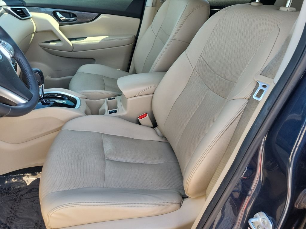 Used 2016 Blue Nissan SL image 13