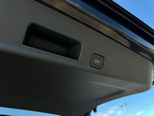 New 2026 Mosaic Black Metallic Chevrolet LT image 8