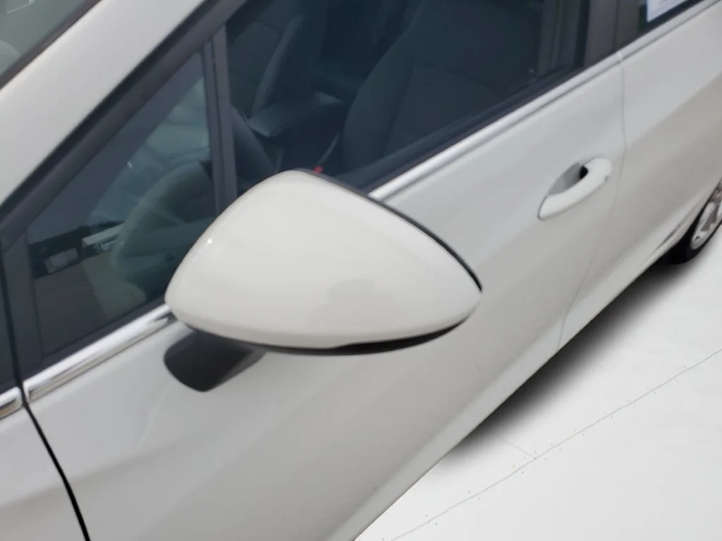 Used 2017 SUMMIT WHITE Chevrolet LT image 27