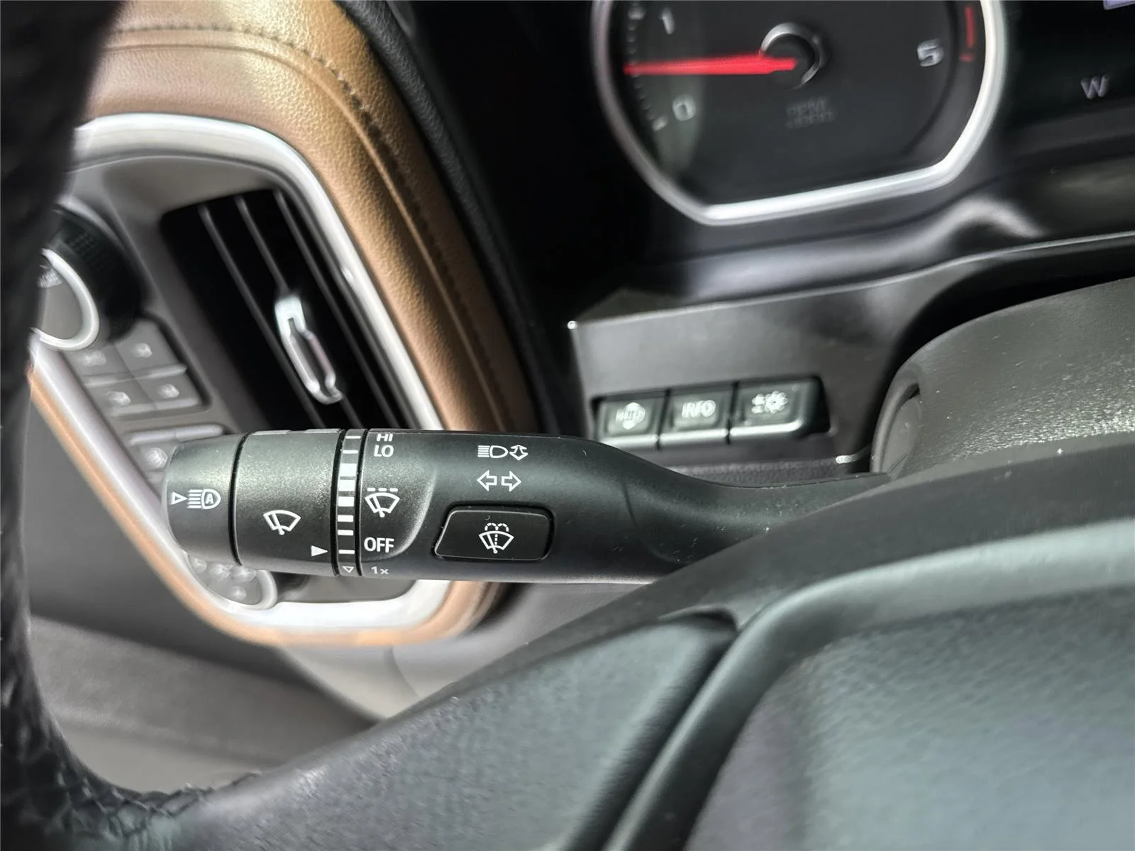 Used 2020 IRIDESCENT PEARL TRICOAT Chevrolet High Country image 20
