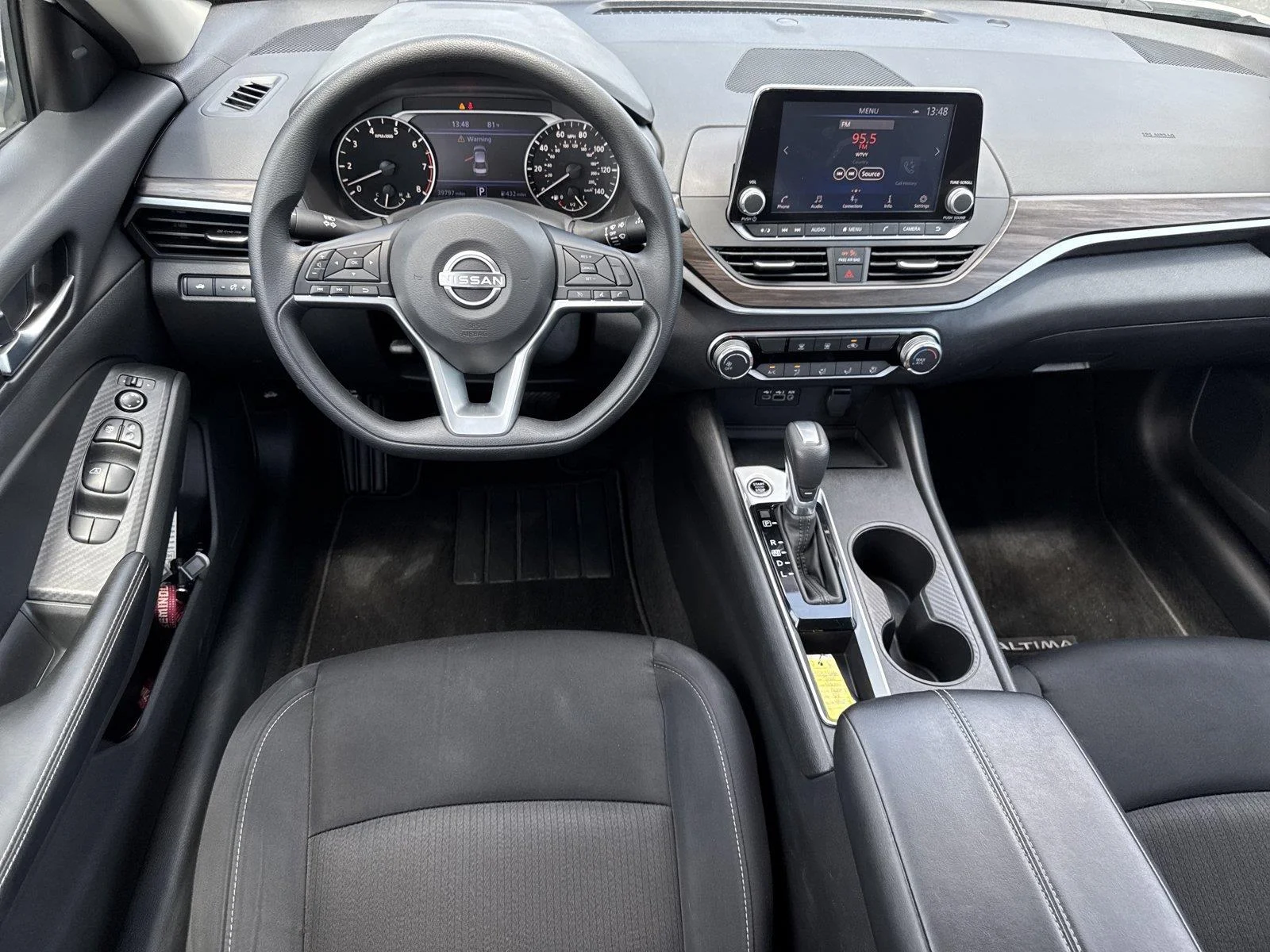 Used 2025 Glacier White Nissan SV image 14