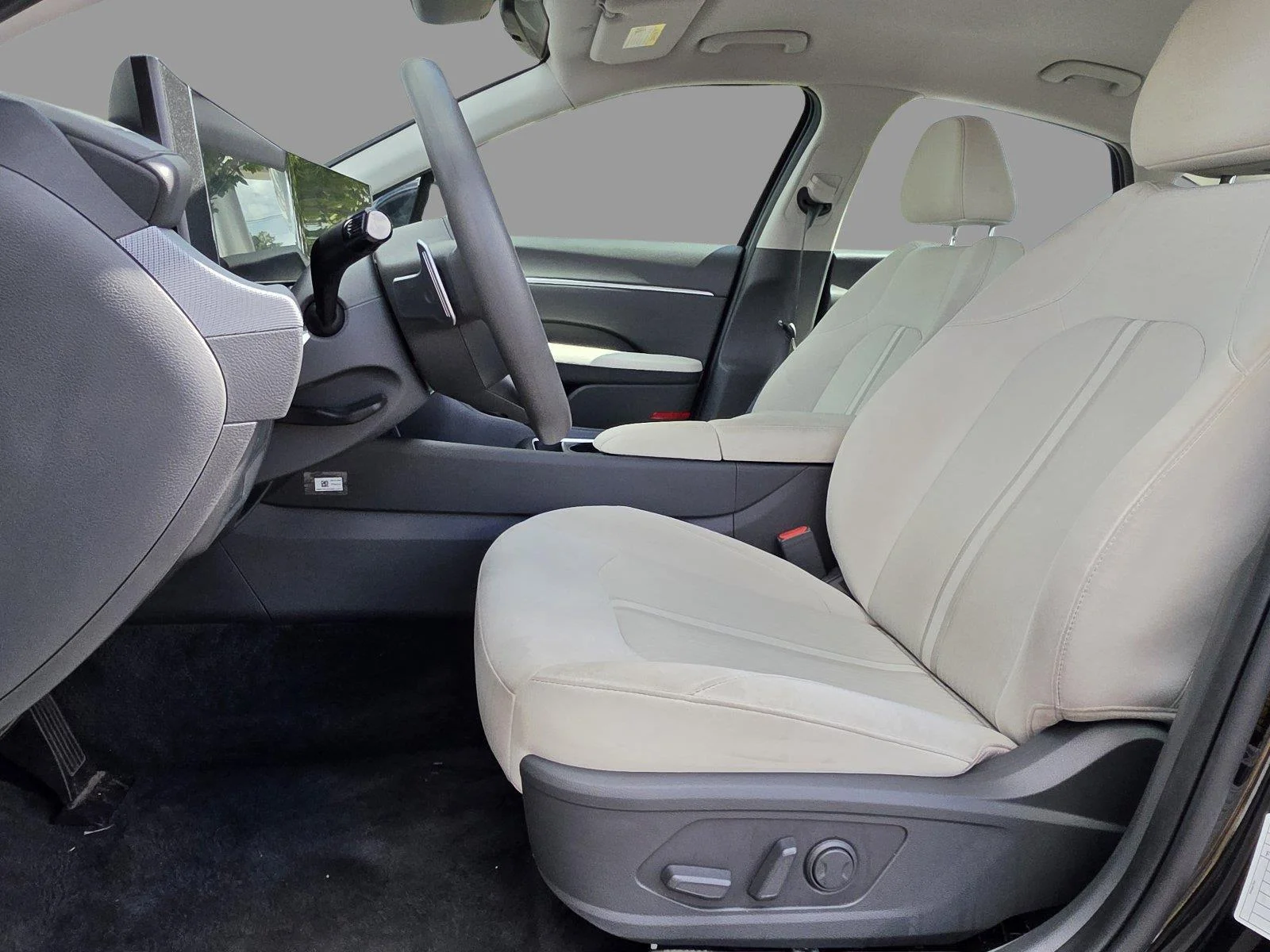 Used 2025 Abyss Black Hyundai SEL image 12