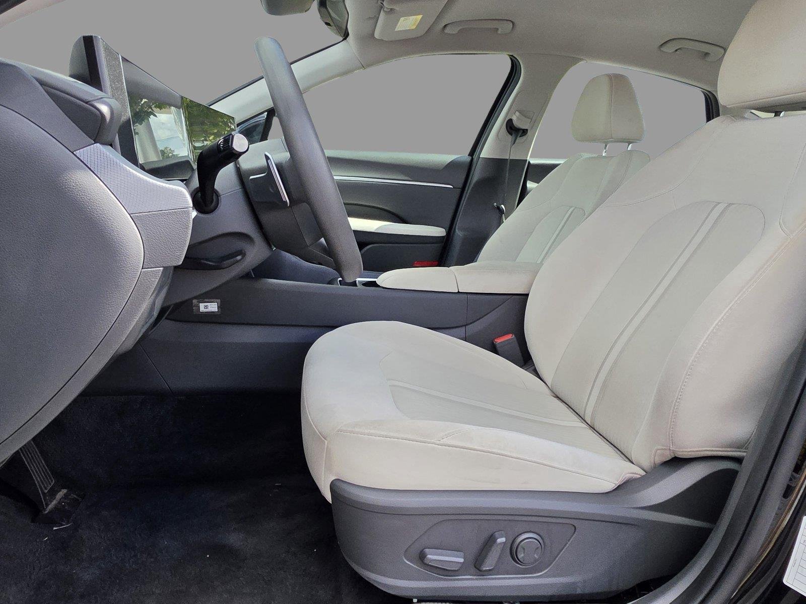 Used 2025 Abyss Black Hyundai SEL image 12