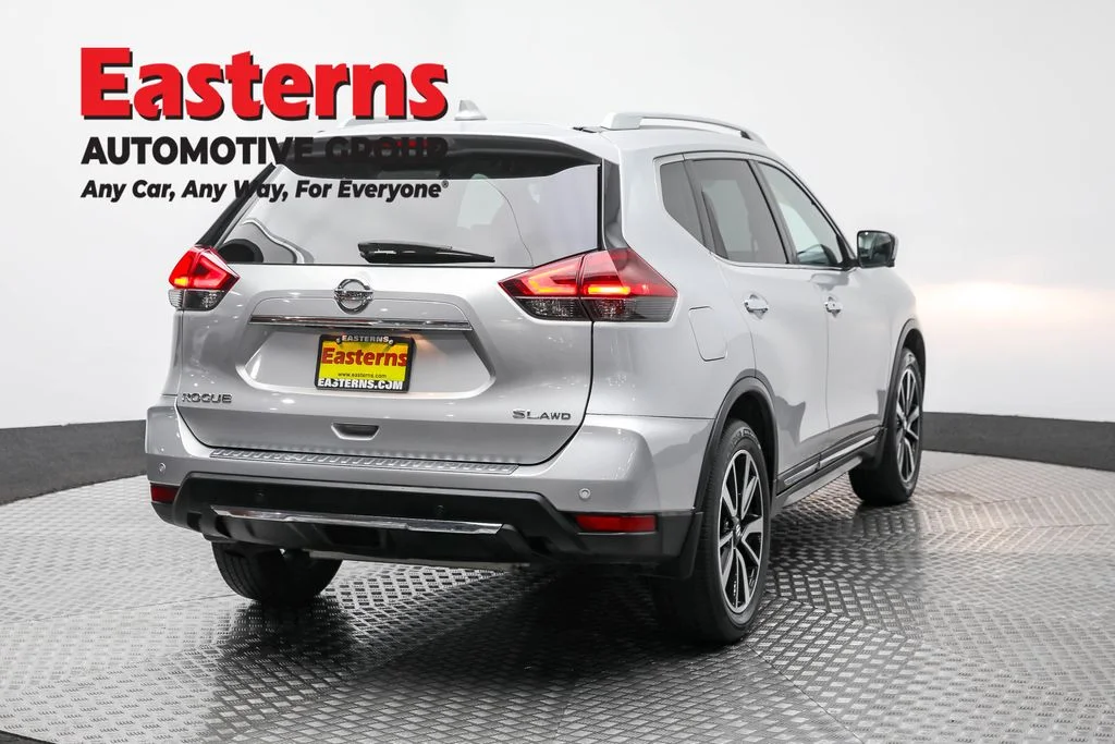 Used 2020 Silver Nissan SL image 5