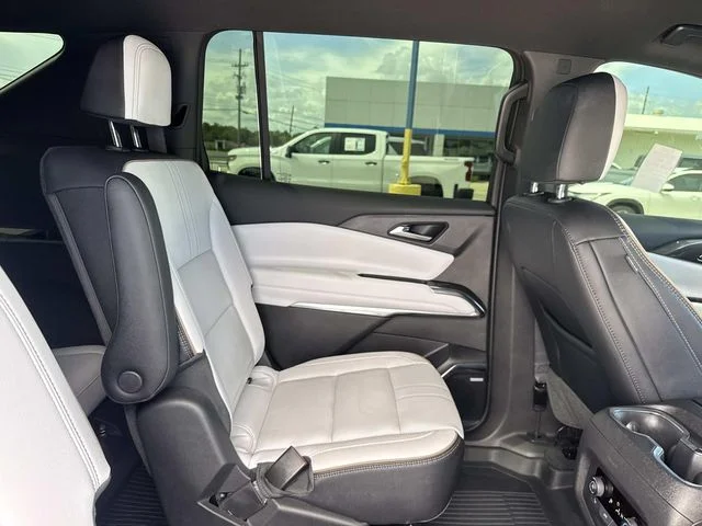 Used 2025 Black Chevrolet High Country image 16