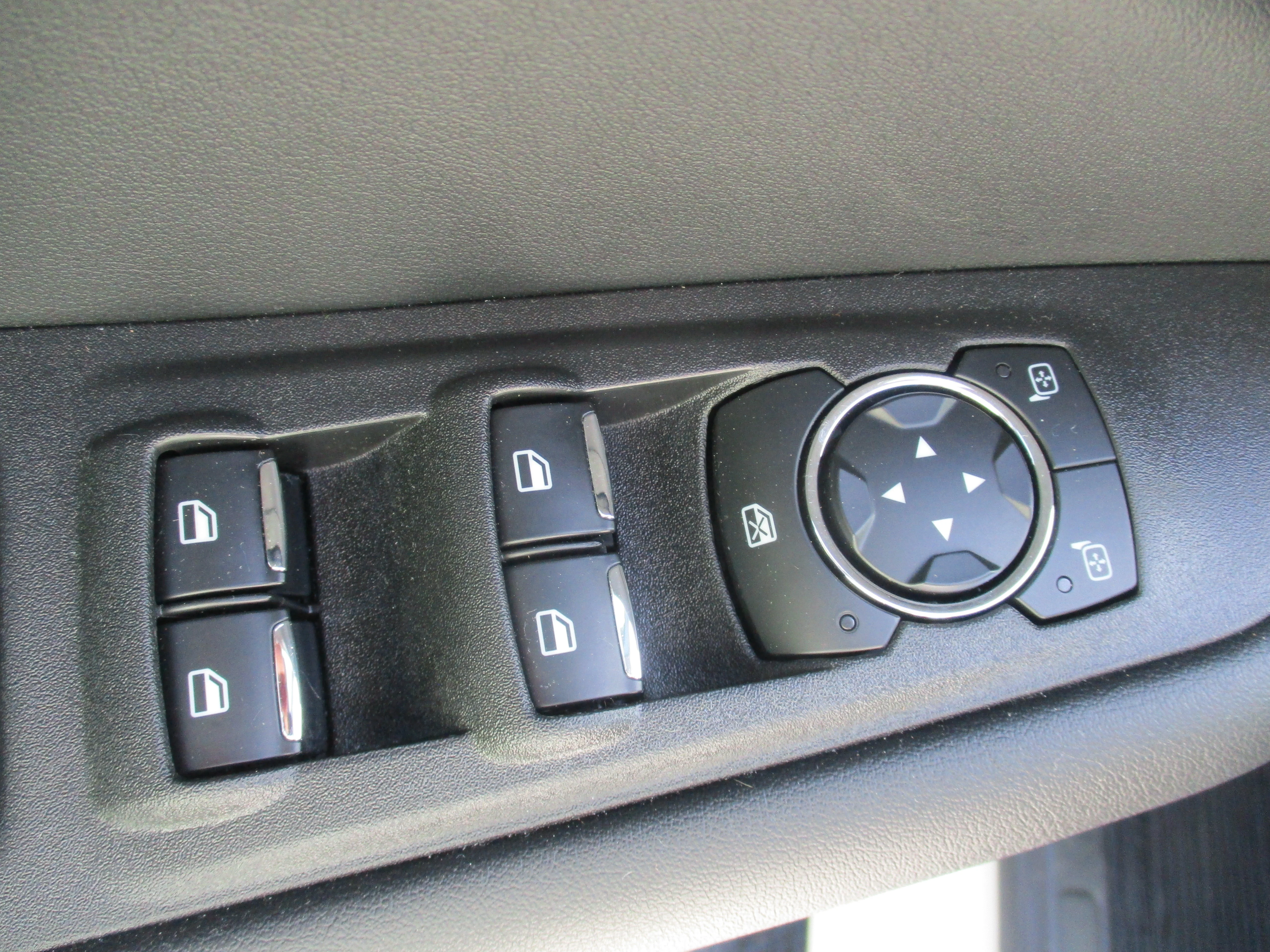 Used 2023 Star White Metallic Tri-Coat Ford SEL image 31