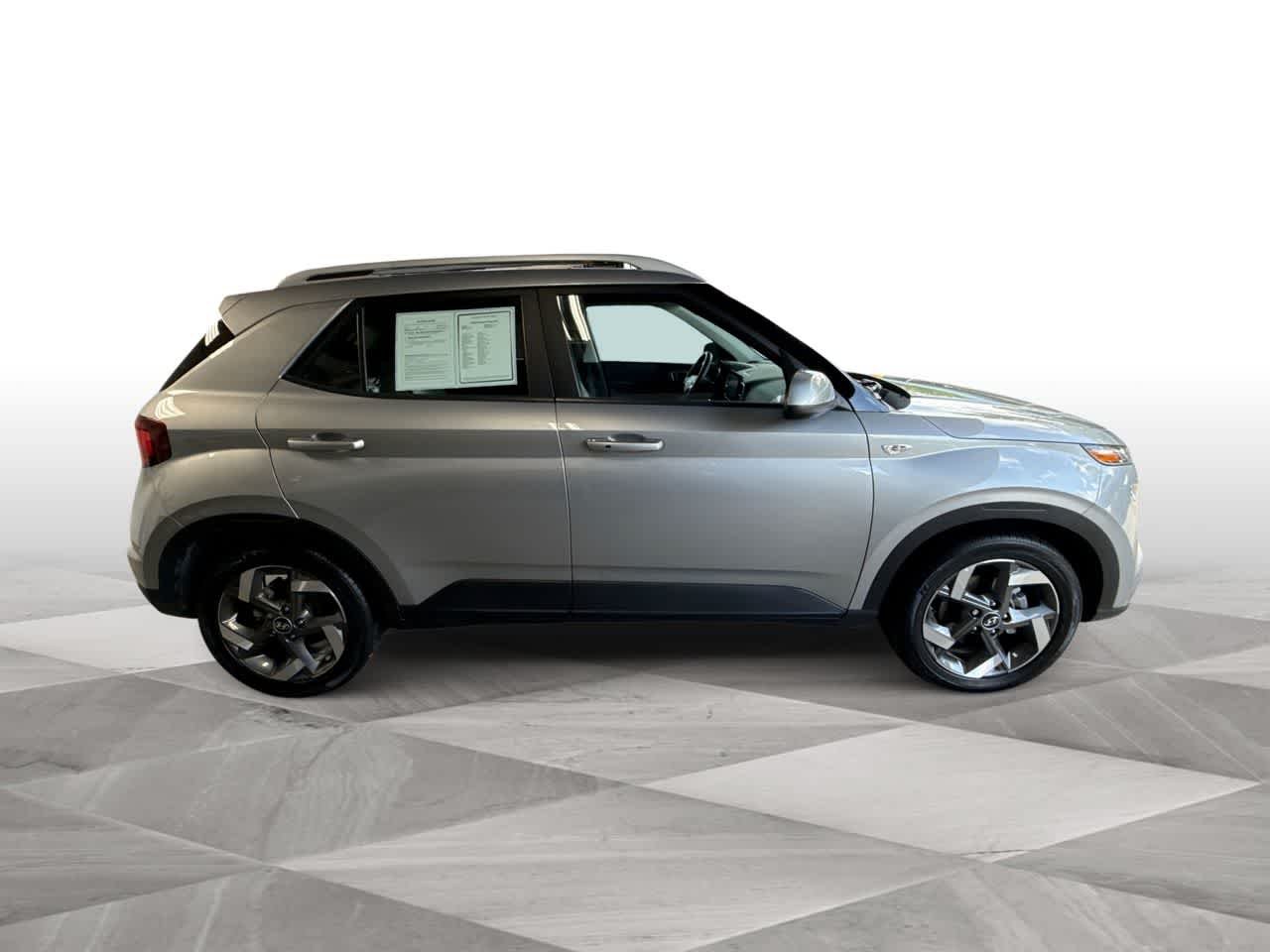 2025 Hyundai Venue SEL - Photo 9