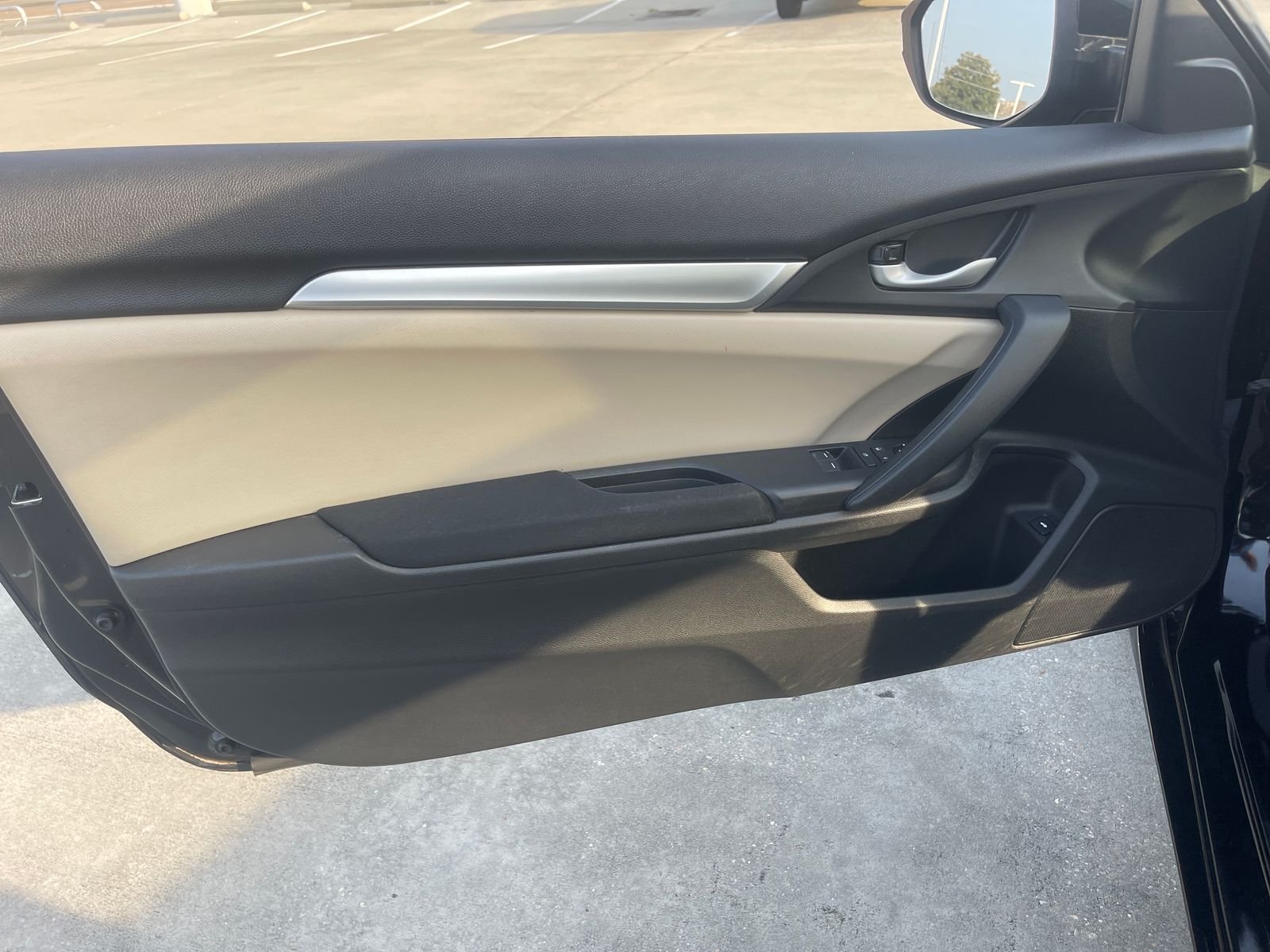 Used 2016 Black Honda LX-P image 20
