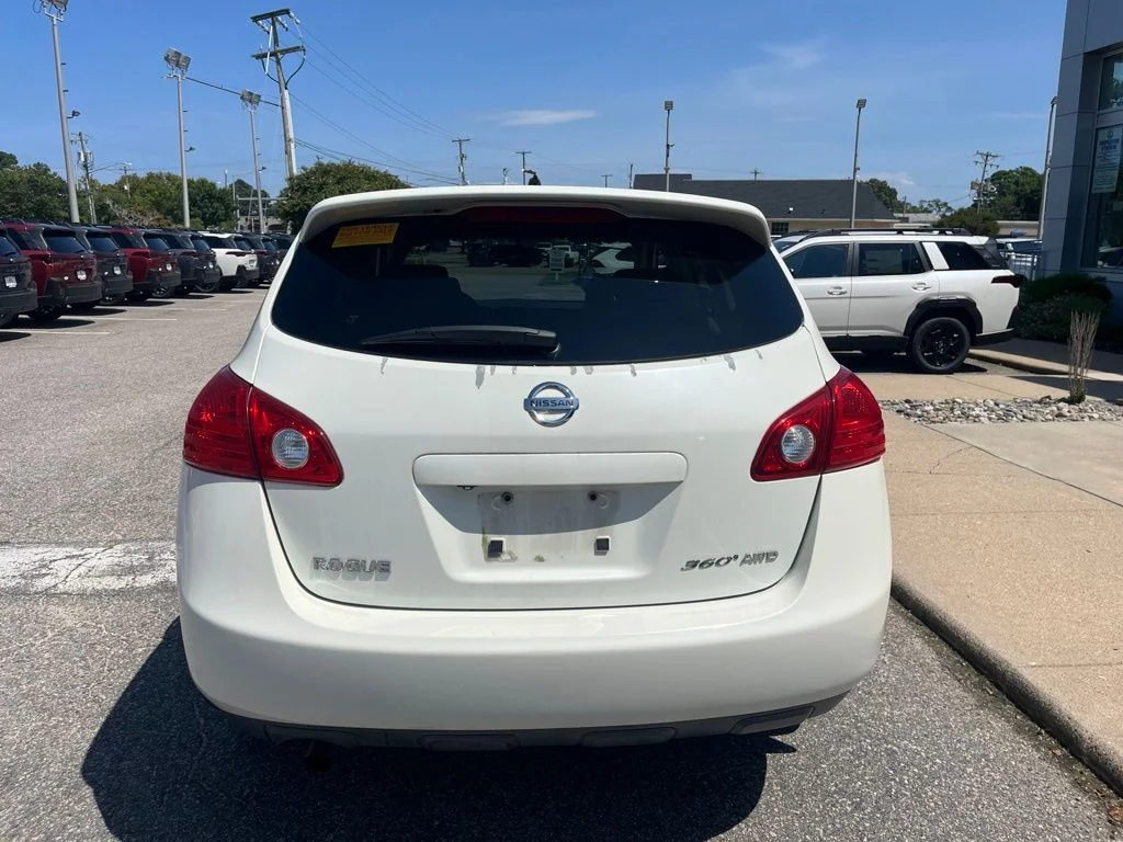 Used 2010 White Nissan S image 5