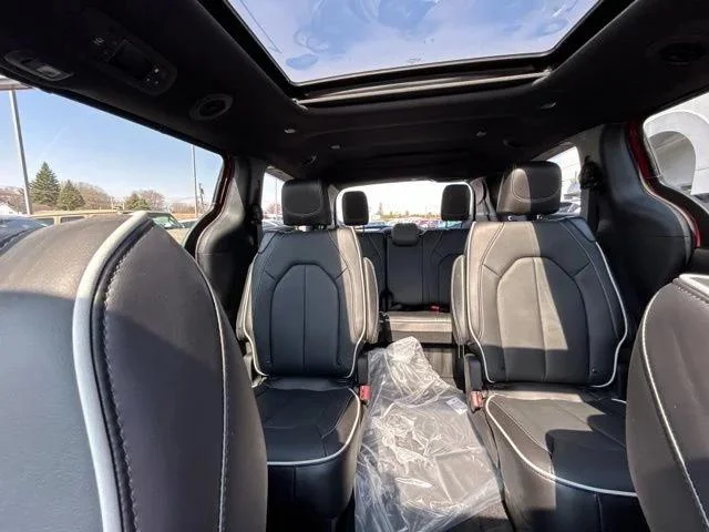 2026 Chrysler Pacifica Limited - Photo 40