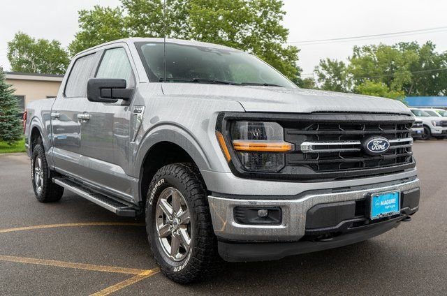 Used 2025 Iconic Silver Metallic Ford XLT image 4