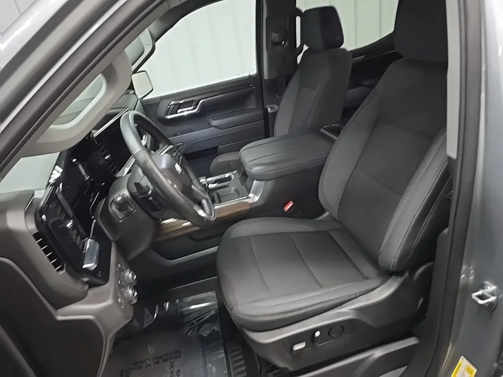 Used 2024 Sterling Gray Metallic Chevrolet LT image 29