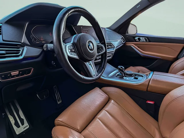 Used 2019 White BMW xDrive40i image 7