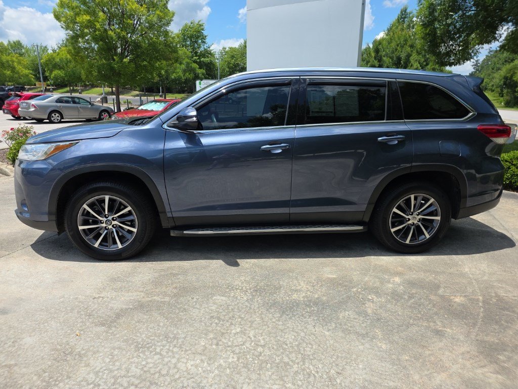 Used 2019 Shoreline Mist Toyota XLE image 2