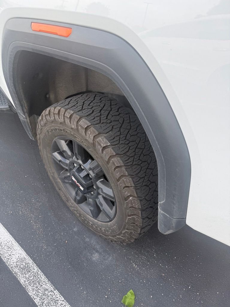 Used 2024 White GMC AT4 image 3