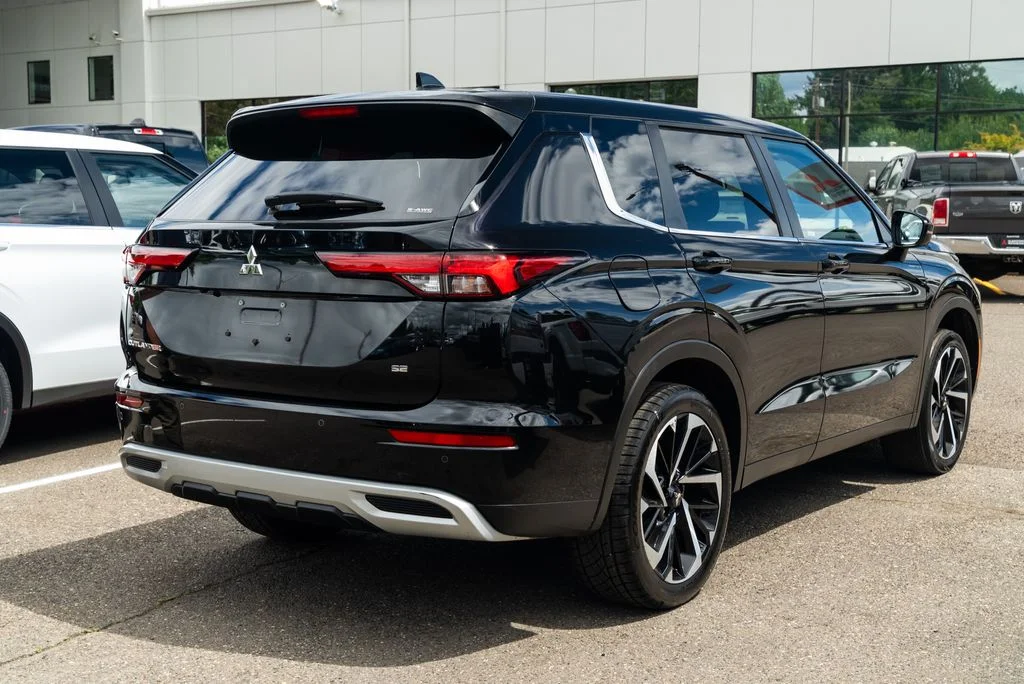 Used 2024 Black Mitsubishi SE image 6