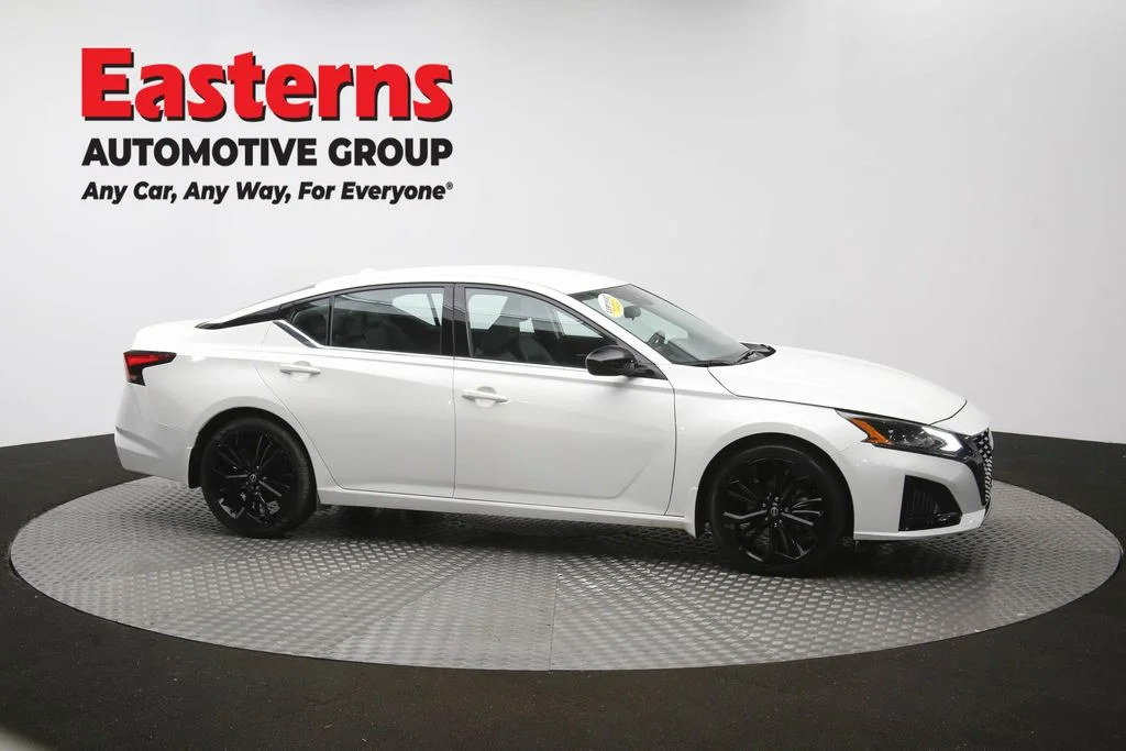 Used 2023 White Nissan 2.5 SR image 46