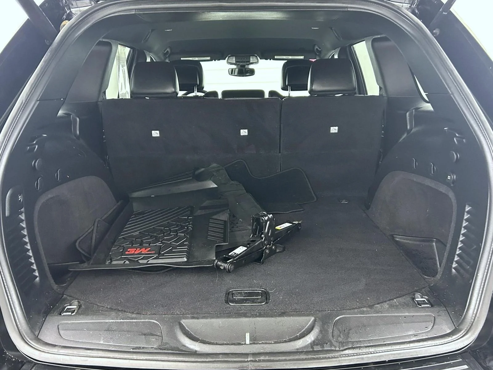 Used 2019 Black Jeep Altitude image 22