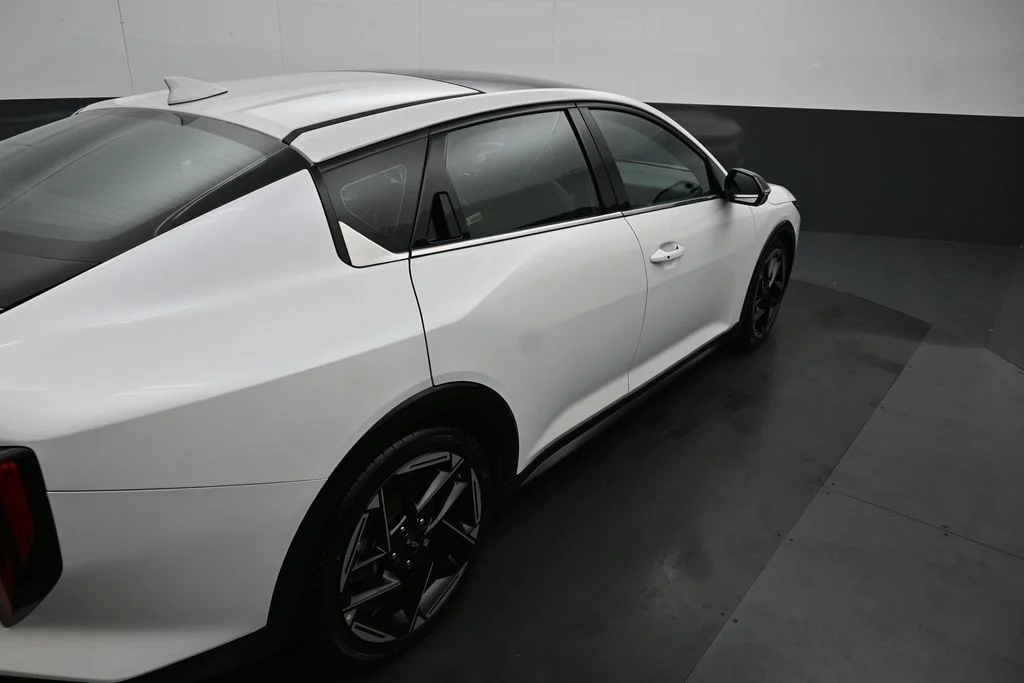 Used 2025 White Kia GT-Line image 15