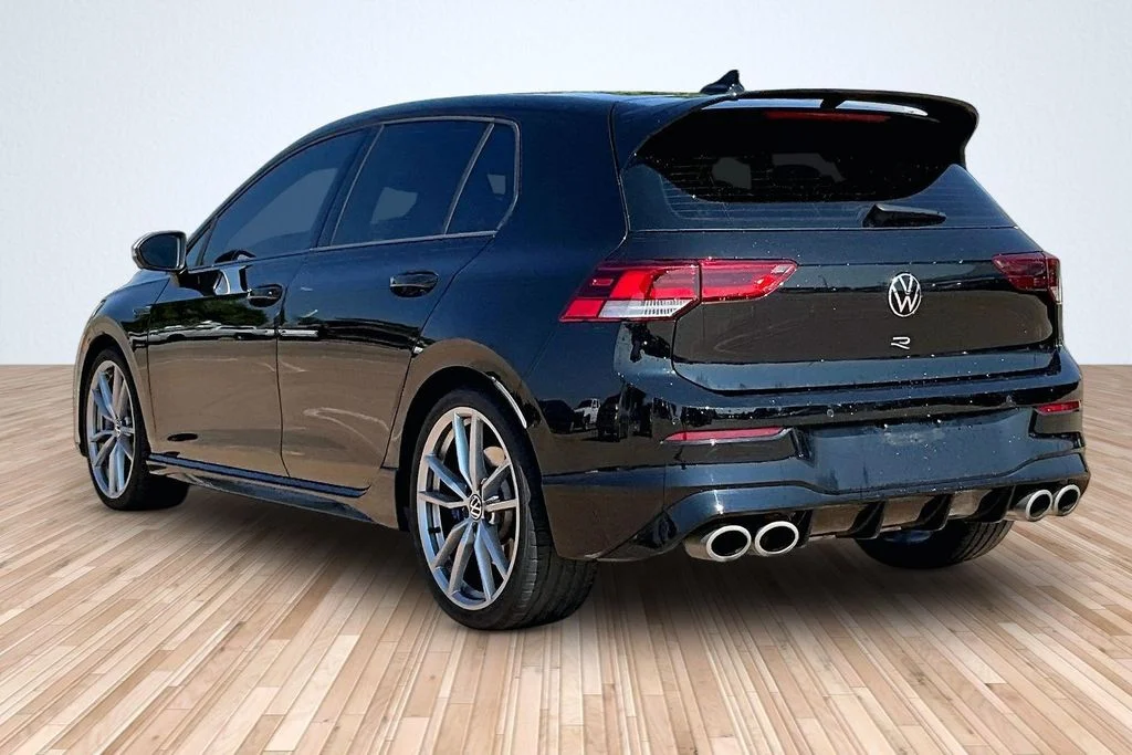 Used 2024  Volkswagen 2.0T image 10