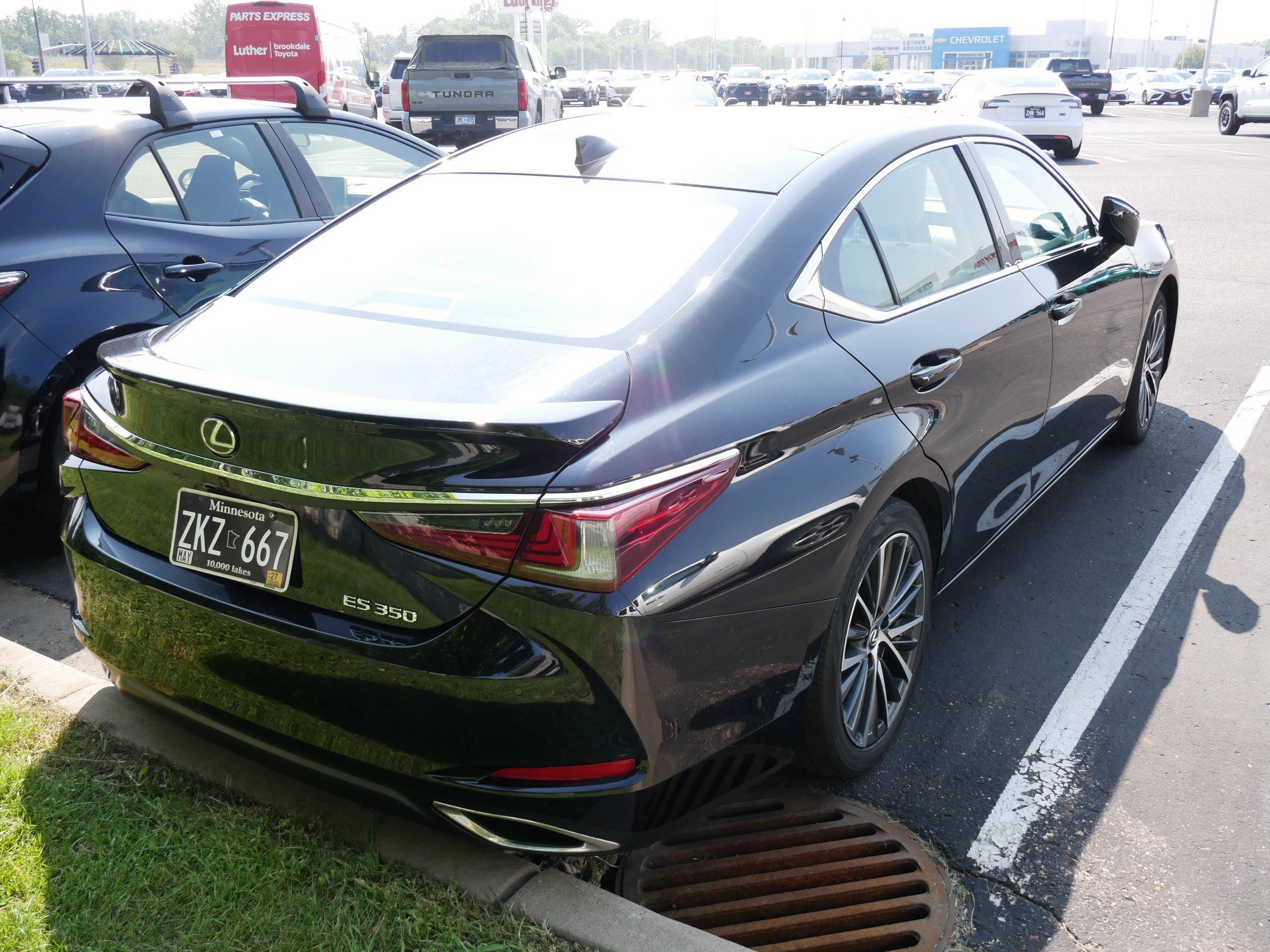 Used 2022 Obsidian Lexus ES 350 image 6