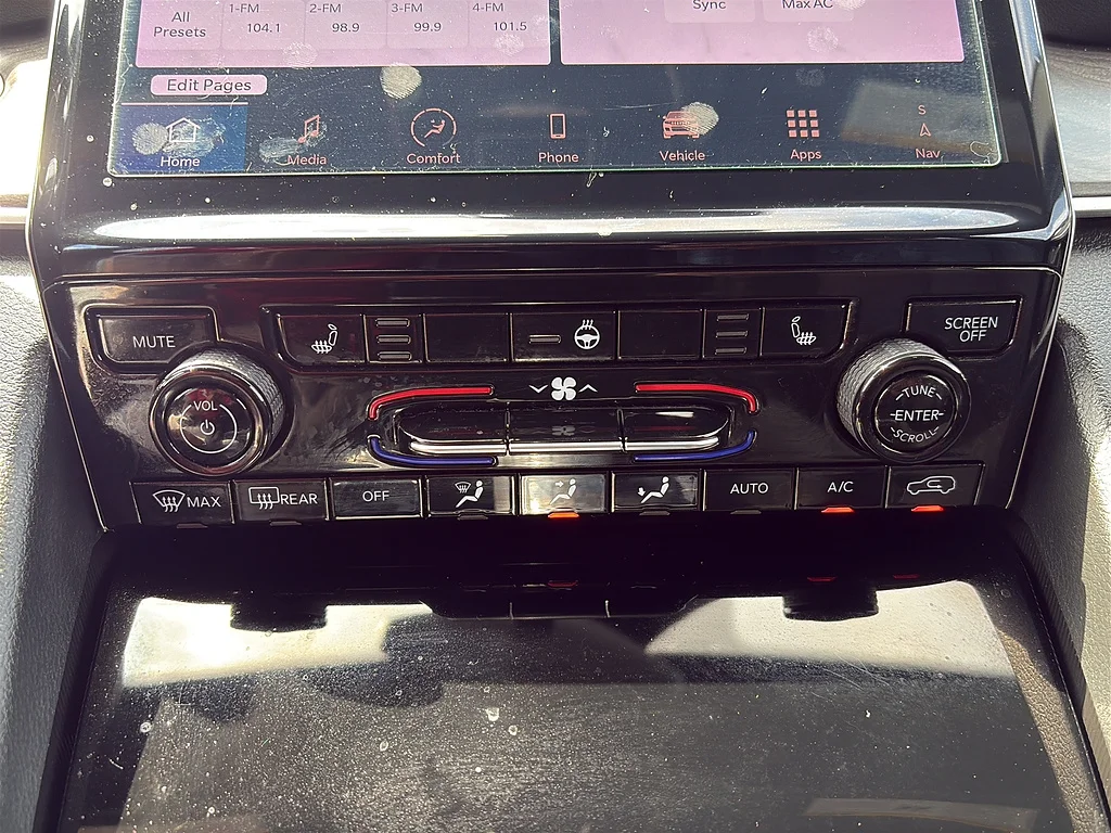 Used 2024 Velvet Red Pearl Coat Jeep  image 33