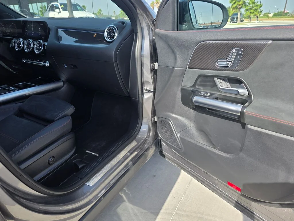 Used 2025 Black Mercedes-Benz GLA 250 image 17